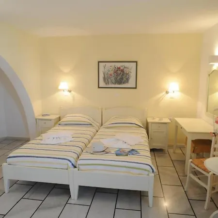 Lianos Village ستيليدا