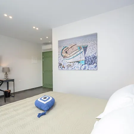 Lianos Village فندق