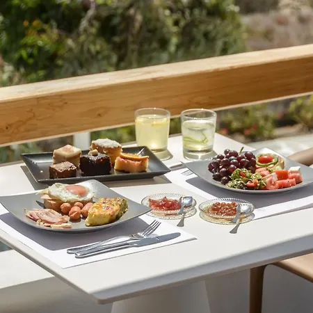 Lianos Village Hotell 3*