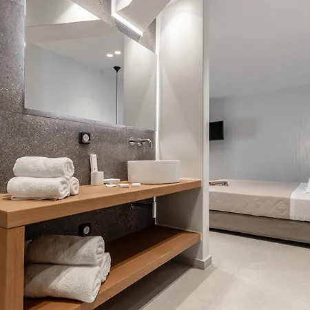 Lianos Village 호텔 3*