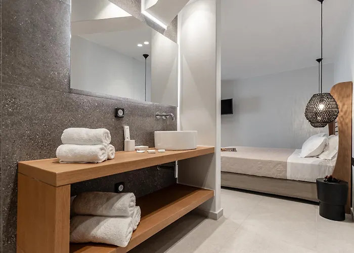 Lianos Village Hotel 3*